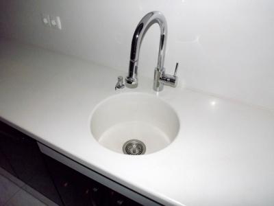 Чем чистить мойку из искусственного камня на кухне Чем чистить мойку из искусственного камня на кухне