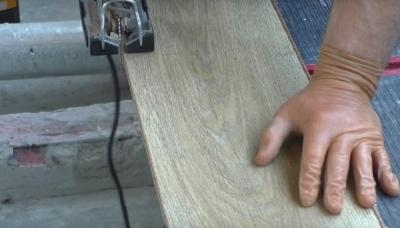 Укладка ламината на стену: особенности отделки, укладка ламината своими руками, пошаговая инструкция Укладка ламината на стену: особенности отделки, укладка ламината своими руками, пошаговая инструкция