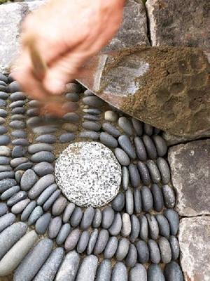 Дорожки на даче своими руками: рассмотрим процесс работ, как сделать дорожку Дорожки на даче своими руками: рассмотрим процесс работ, как сделать дорожку