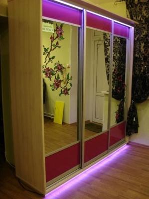 Подсветка шкафов на кухне и шкафов-купе светодиодной лентой Подсветка шкафов на кухне и шкафов-купе светодиодной лентой