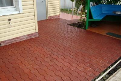 Укладка тротуарной брусчатки — выбор материала, схемы, пошаговая инструкция Укладка тротуарной брусчатки — выбор материала, схемы, пошаговая инструкция