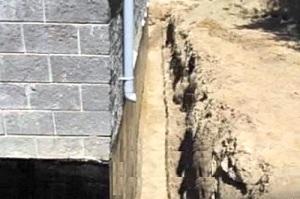 Отвод воды от фундамента дома: делаем отвод воды своими руками с фото инструкциями Отвод воды от фундамента дома: делаем отвод воды своими руками с фото инструкциями