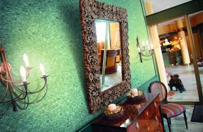 Как клеить жидкие обои — на стену, потолок, пошаговая инструкция, фото Как клеить жидкие обои — на стену, потолок, пошаговая инструкция, фото