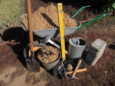 Укладка тротуарной брусчатки — выбор материала, схемы, пошаговая инструкция Укладка тротуарной брусчатки — выбор материала, схемы, пошаговая инструкция