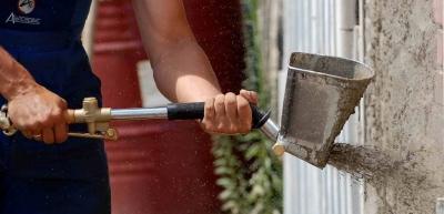 Как клеить жидкие обои — на стену, потолок, пошаговая инструкция, фото Как клеить жидкие обои — на стену, потолок, пошаговая инструкция, фото