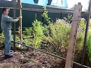 Как построить забор из профлиста своими руками: этапы подготовки и видео пример самостоятельного строительства забора из профлиста