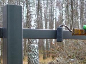 Как построить забор из профлиста своими руками: этапы подготовки и видео пример самостоятельного строительства забора из профлиста