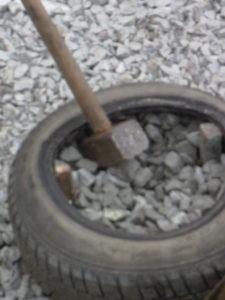 Фундамент из автомобильных покрышек своими руками Фундамент из автомобильных покрышек своими руками