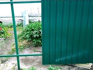 Как построить забор из профлиста своими руками: этапы подготовки и видео пример самостоятельного строительства забора из профлиста