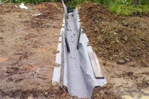 Отвод воды от фундамента дома: делаем отвод воды своими руками с фото инструкциями Отвод воды от фундамента дома: делаем отвод воды своими руками с фото инструкциями