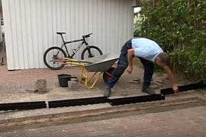 Отвод воды от фундамента дома: делаем отвод воды своими руками с фото инструкциями Отвод воды от фундамента дома: делаем отвод воды своими руками с фото инструкциями