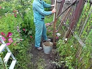 Как построить забор из профлиста своими руками: этапы подготовки и видео пример самостоятельного строительства забора из профлиста