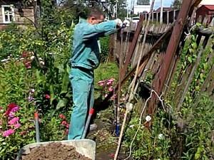 Как построить забор из профлиста своими руками: этапы подготовки и видео пример самостоятельного строительства забора из профлиста