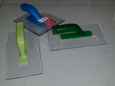 Как клеить жидкие обои — на стену, потолок, пошаговая инструкция, фото Как клеить жидкие обои — на стену, потолок, пошаговая инструкция, фото