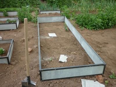 Высокие грядки своими руками: пошагово делаем грядки из досок на даче Высокие грядки своими руками: пошагово делаем грядки из досок на даче