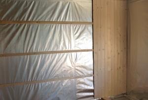 Фольга для бани какую лучше выбрать: критерии для выбора, как правильно обшить баню фольгой Фольга для бани какую лучше выбрать: критерии для выбора, как правильно обшить баню фольгой