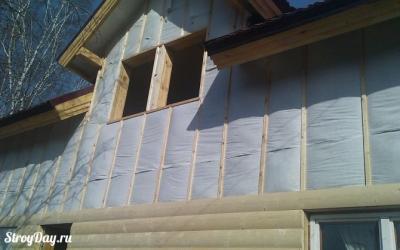 Утепление деревянного дома снаружи: чем лучше утеплить своими руками, технологии и процесс монтажа популярными материалами Утепление деревянного дома снаружи: чем лучше утеплить своими руками, технологии и процесс монтажа популярными материалами