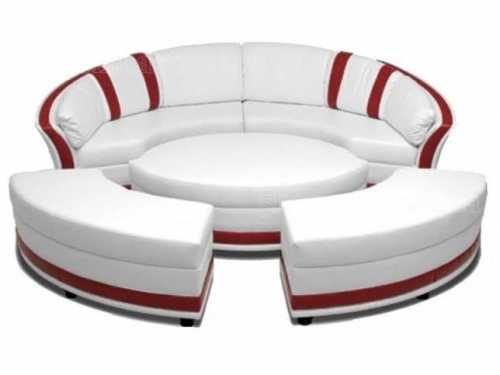 Круглая кровать в спальной комнате