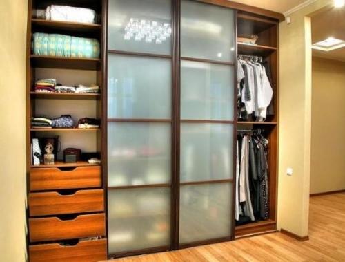 Секции в шкафу-купе: какие выбрать Секции в шкафу-купе: какие выбрать