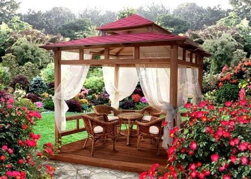 Уютный розарий возле дома Уютный розарий возле дома