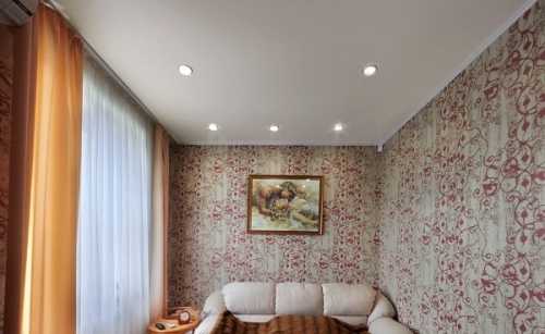 Как выбрать натяжной потолок