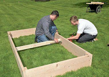 Высокие грядки своими руками: пошагово делаем грядки из досок на даче Высокие грядки своими руками: пошагово делаем грядки из досок на даче