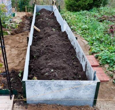 Высокие грядки своими руками: пошагово делаем грядки из досок на даче Высокие грядки своими руками: пошагово делаем грядки из досок на даче