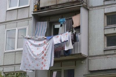 Потолочная сушилка для белья на балкон: разновидности, фото дизайнов и видео с инструкцией по монтажу Потолочная сушилка для белья на балкон: разновидности, фото дизайнов и видео с инструкцией по монтажу