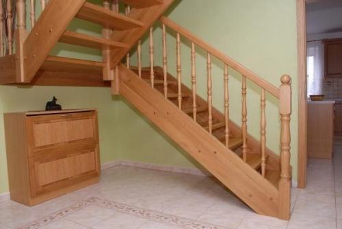 Из какой древесины выбрать лестницу в частный дом Из какой древесины выбрать лестницу в частный дом