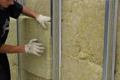 Утепление деревянного дома снаружи: чем лучше утеплить своими руками, технологии и процесс монтажа популярными материалами Утепление деревянного дома снаружи: чем лучше утеплить своими руками, технологии и процесс монтажа популярными материалами