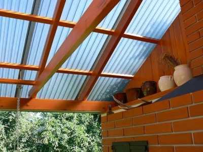 Пластиковый шифер: основные характеристики и разновидности Пластиковый шифер: основные характеристики и разновидности