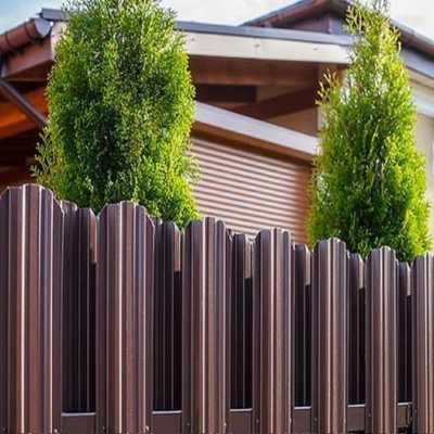 Металлический штакетник – популярный вид ограждений Металлический штакетник – популярный вид ограждений