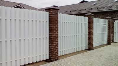 Металлический штакетник – популярный вид ограждений Металлический штакетник – популярный вид ограждений