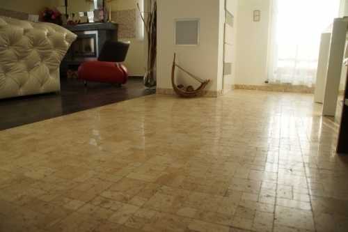 Пол из камня в квартире (доме)