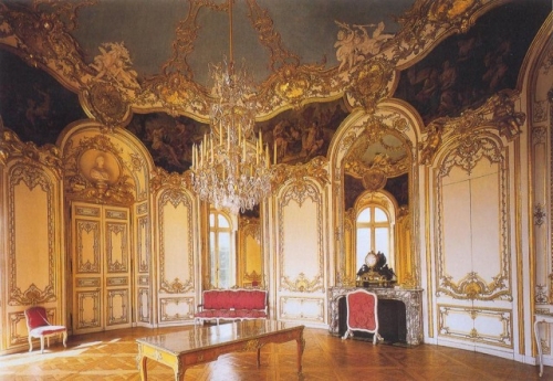 Помпезность стиля рококо в интерьере Помпезность стиля рококо в интерьере