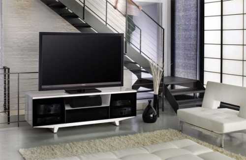 Телевизор на стене в гостиной: идеи декора