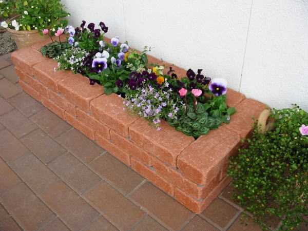 Как сделать клумбу, цветник или цветочницу на дачном участке Как сделать клумбу, цветник или цветочницу на дачном участке