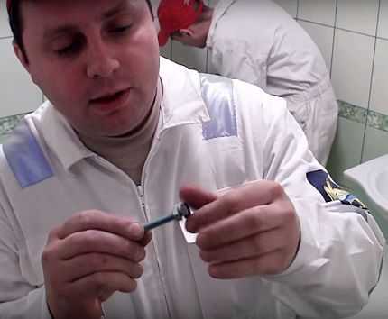 Раковина для ванной с пьедесталом: технология установки и подключения Раковина для ванной с пьедесталом: технология установки и подключения