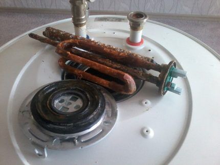 Как слить воду с водонагревателя: плюсы и минусы разных способов + пример проведения работ
