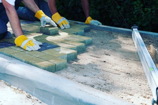 Как положить тротуарную плитку своими руками Как положить тротуарную плитку своими руками