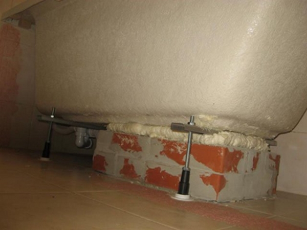 Как установить акриловую ванную своими руками